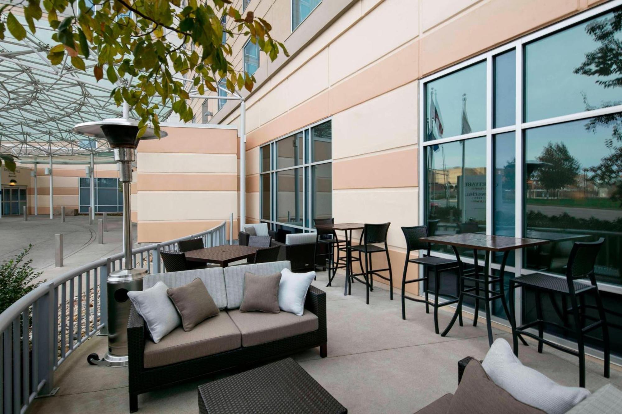 Courtyard Indianapolis Downtown Hotel Exterior photo