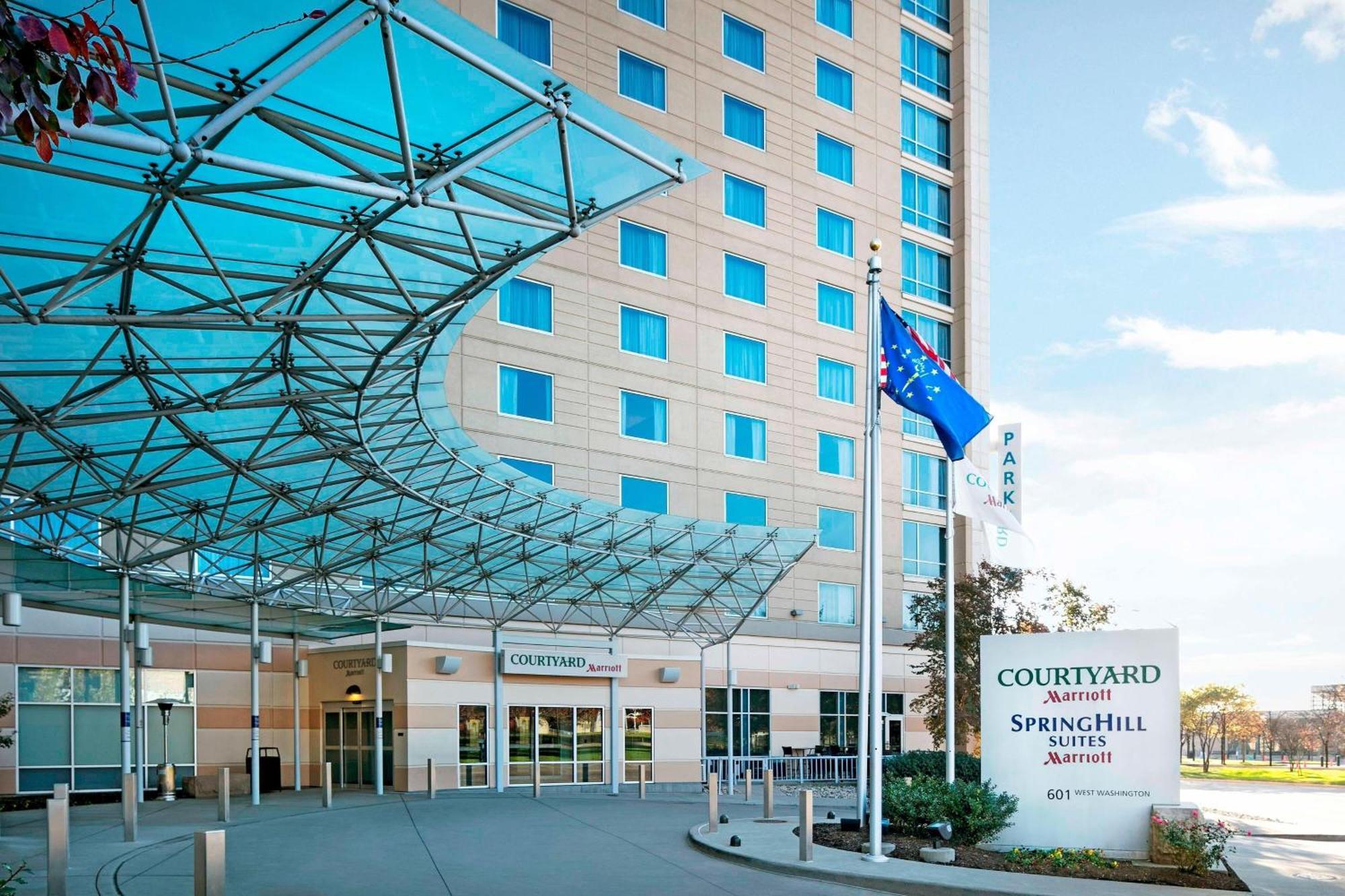 Courtyard Indianapolis Downtown Hotel Exterior photo